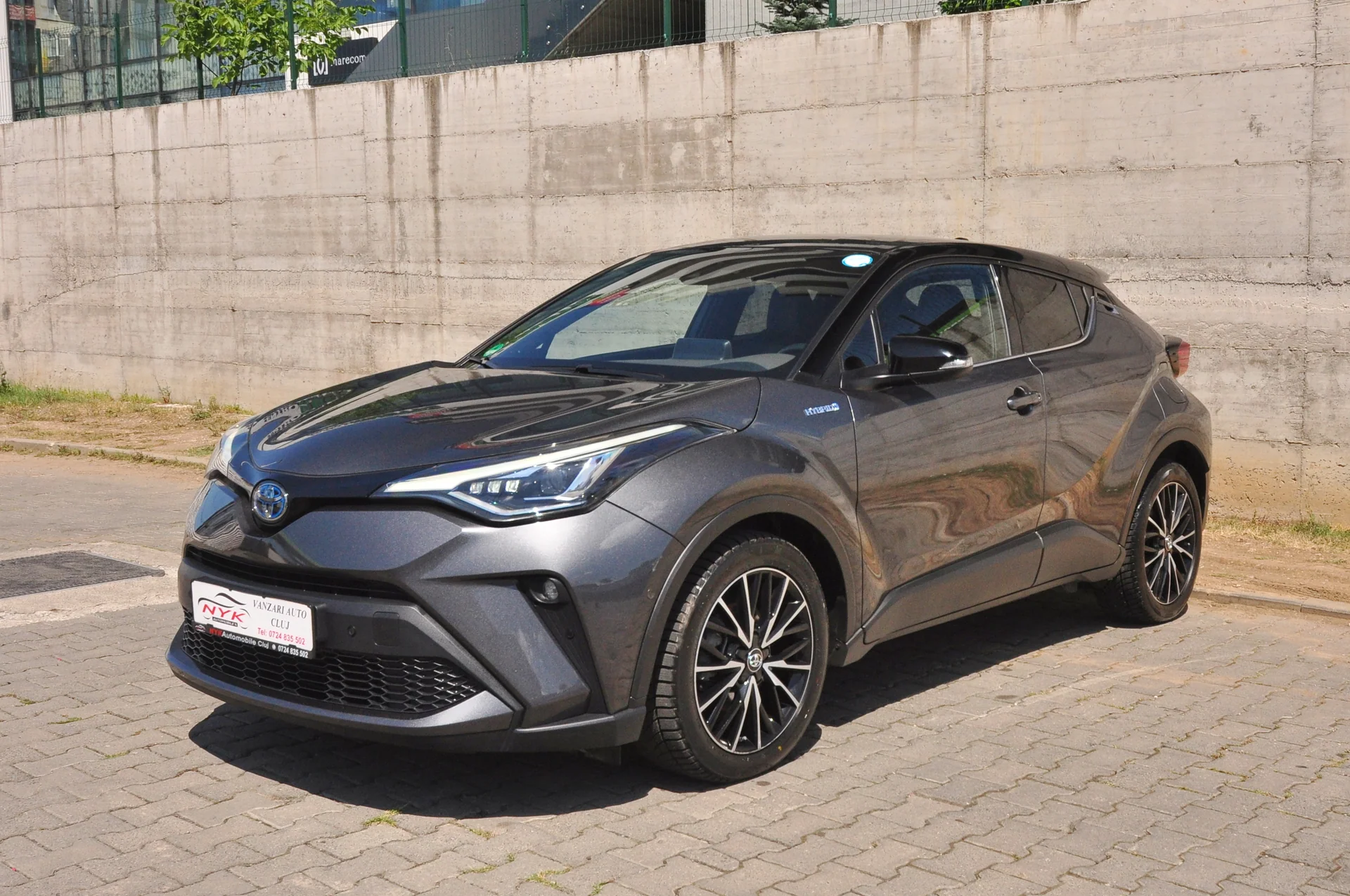 Toyota C-HR Hybrid C-HIC · 2.0 VVT-i · 184 CP · 2020 · 82.524 Km Toyota C-HR Hybrid C-HIC · 2.0 VVT-i · 184 CP · 2020 · 82.524 Km
