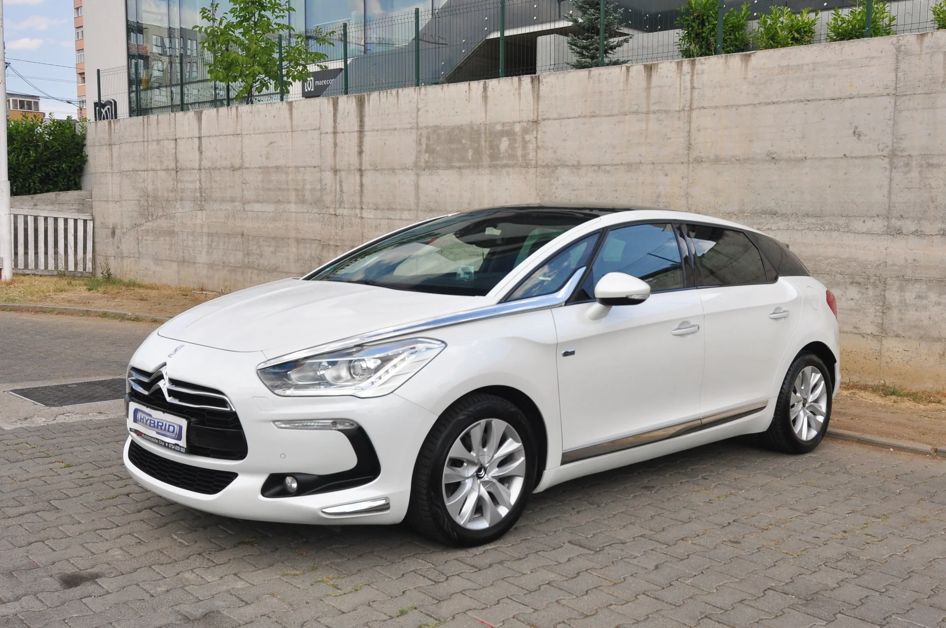 CITROËN DS5 HYBRID4 SportChic 200 CP — 4x4 — Plafon Panoramic — 109.222 Km Reali CITROËN DS5 HYBRID4 SportChic 200 CP — 4x4 — Plafon Panoramic — 109.222 Km Reali
